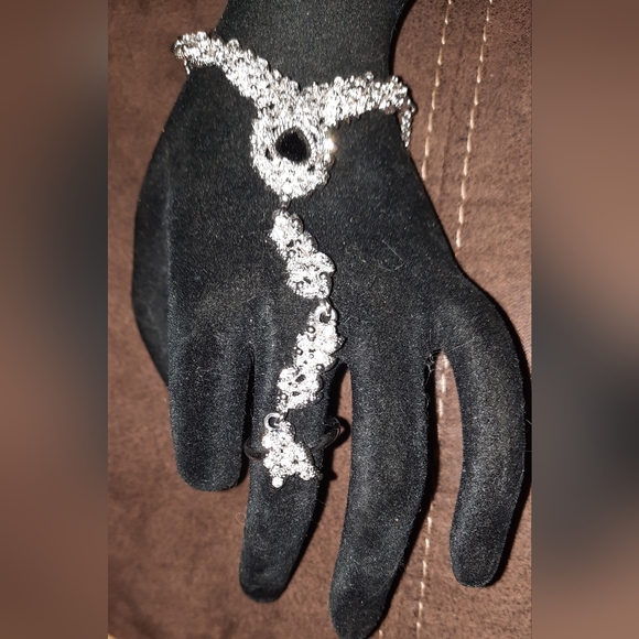 Hand & finger Bracelet like new rhinestones adjustable - Picture 9 of 11